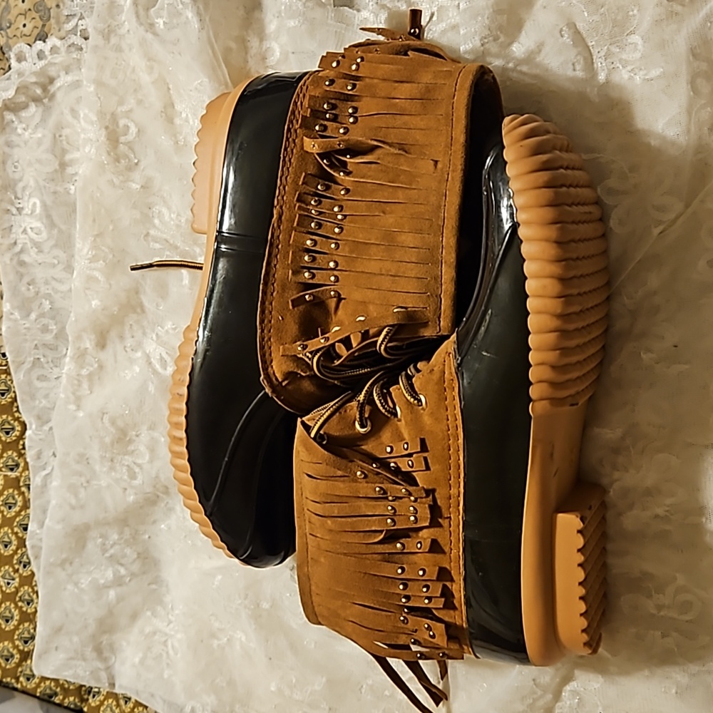 Nature Breeze Black and Brown Fringe Lace-Up Duck Boots